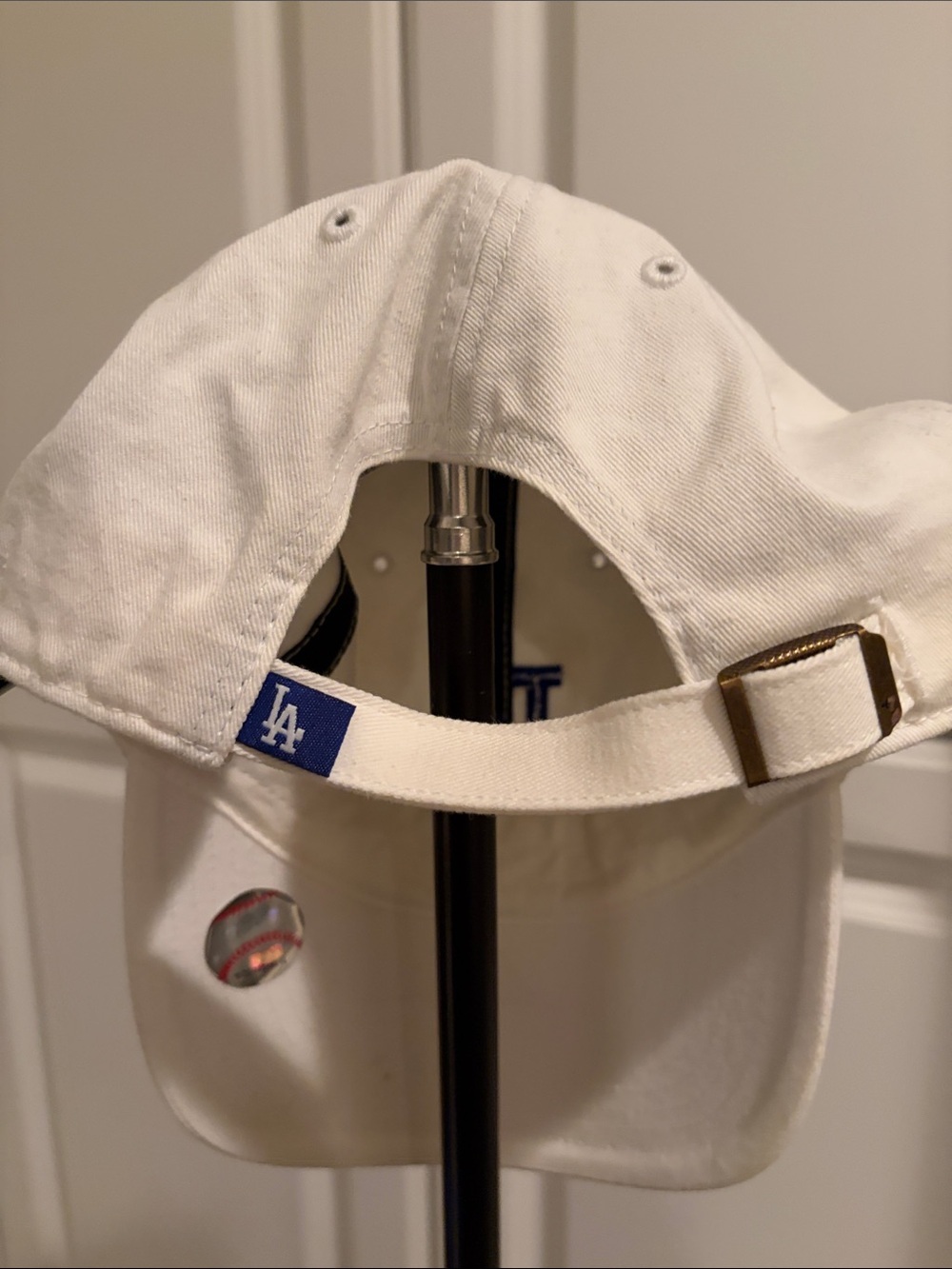 47 Brand White Baseball Cap with Blue LA Logo - Picture 3 of 5
